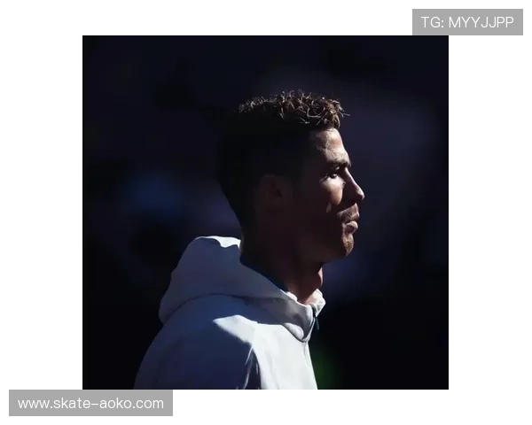 谁是这位老足球球星的头像背后的人物揭秘