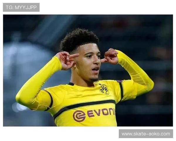 足球天才秋：从青涩少年到全球瞩目的绿茵新星