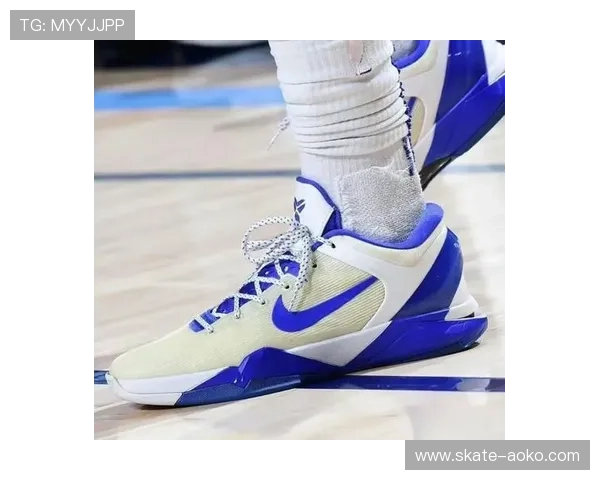 足球巨星们脚下的秘密武器揭秘 哪些顶级鞋款成就球场传奇